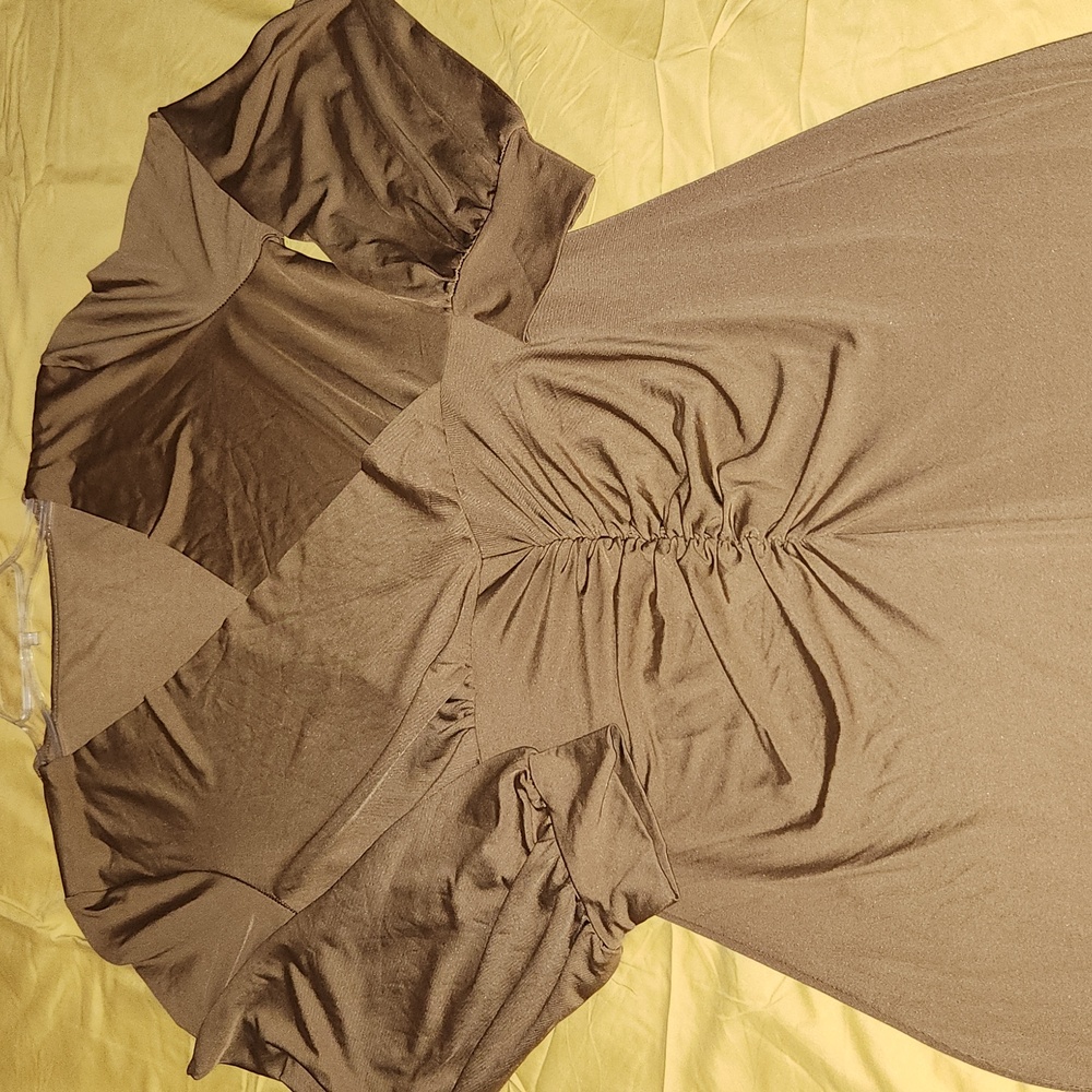 Mocha front split dress with ruching
